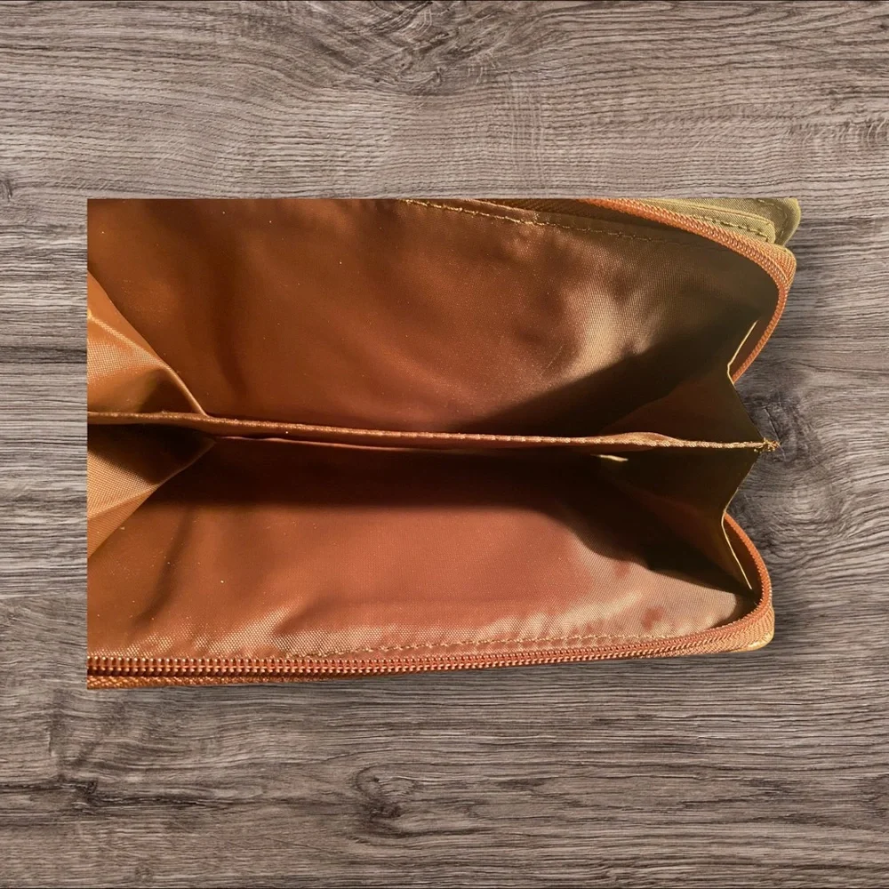NWOT Mundi Brown Crocodile-Embossed Wallet